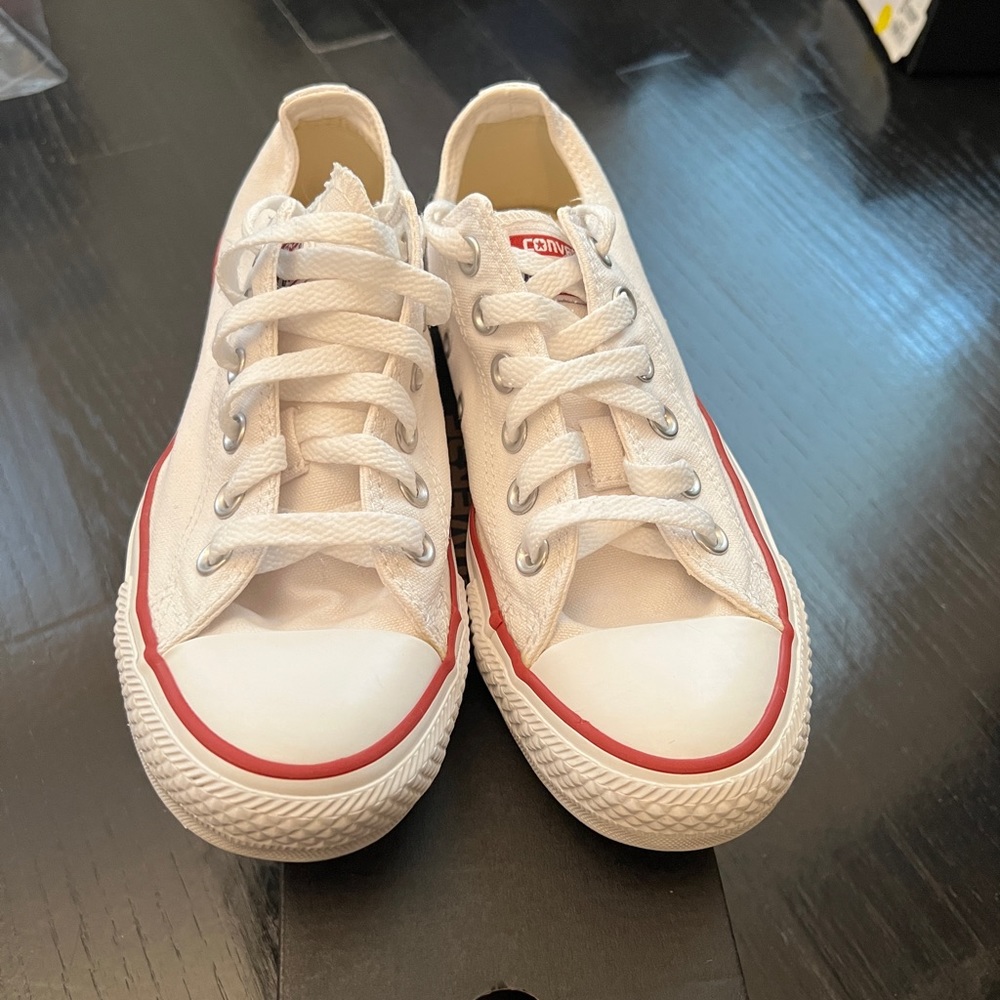 Women’s converse white size 7